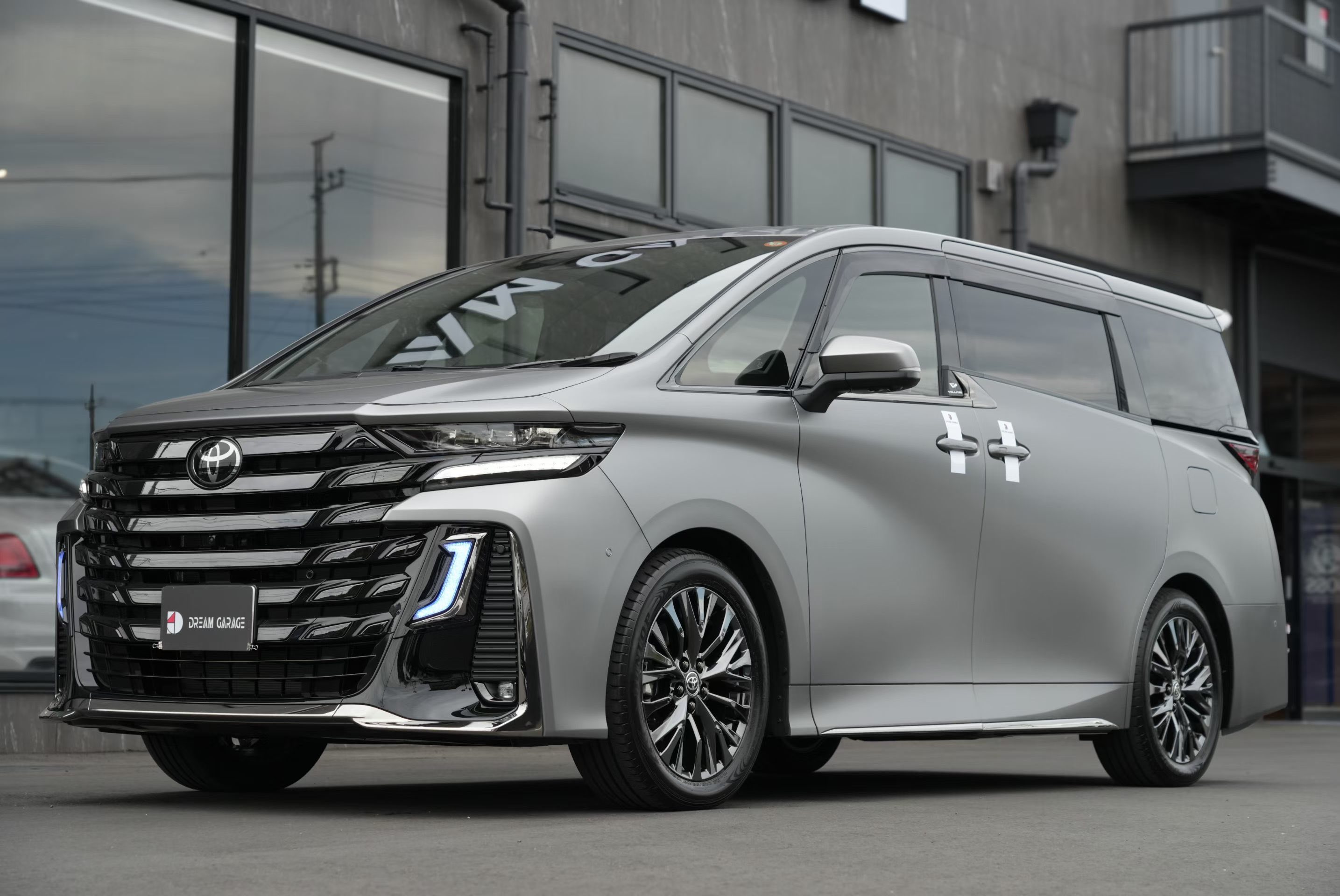 トヨタ ヴェルファイア 40系 ハイブリッド 4WD